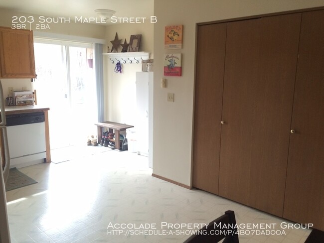 Building Photo - 3 Bedroom 1.75 Bath home with Fenced Yard