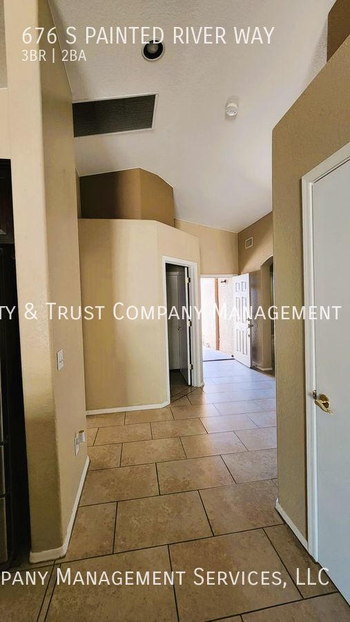 Building Photo - Welcome to this charming 3 bedroom, 2 bath...