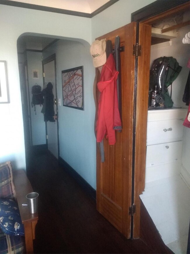 Building Photo - 0 bedroom in Seattle WA 98105
