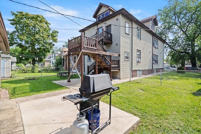 Building Photo - 7238 S Wood St