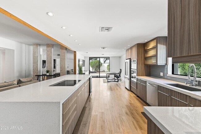 Foto del edificio - 6834 N 72nd Pl