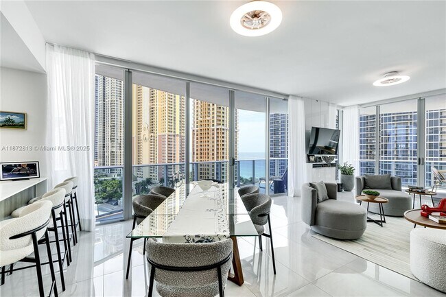Foto del edificio - 17550 Collins Ave