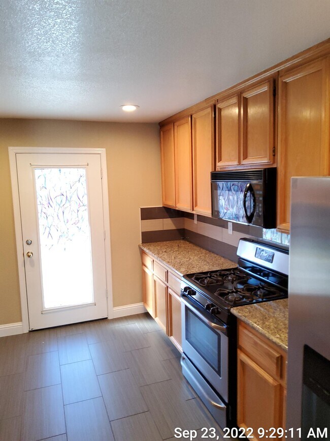 Building Photo - 1052 Courtyard Dr