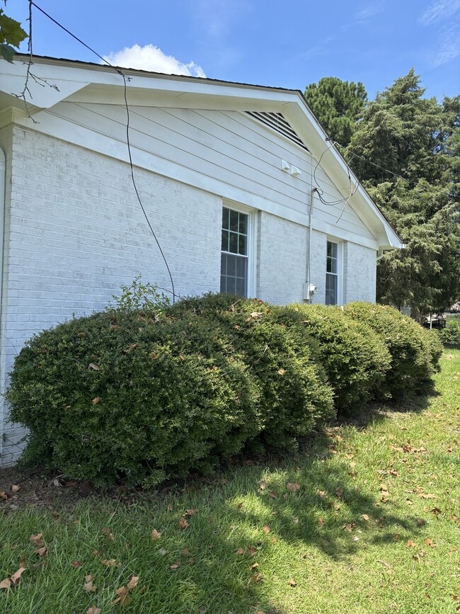 Building Photo - 1246 NC-27