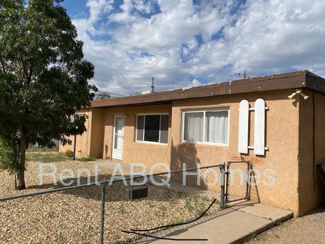 New Paint & Tile, Backyard Access! House Rental in Albuquerque, NM