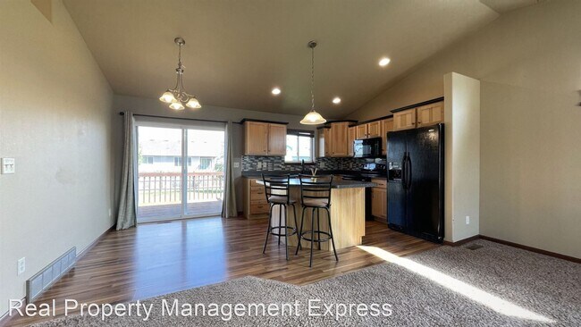 Foto del edificio - 4 br, 2 bath House - 426 N Perry Ln