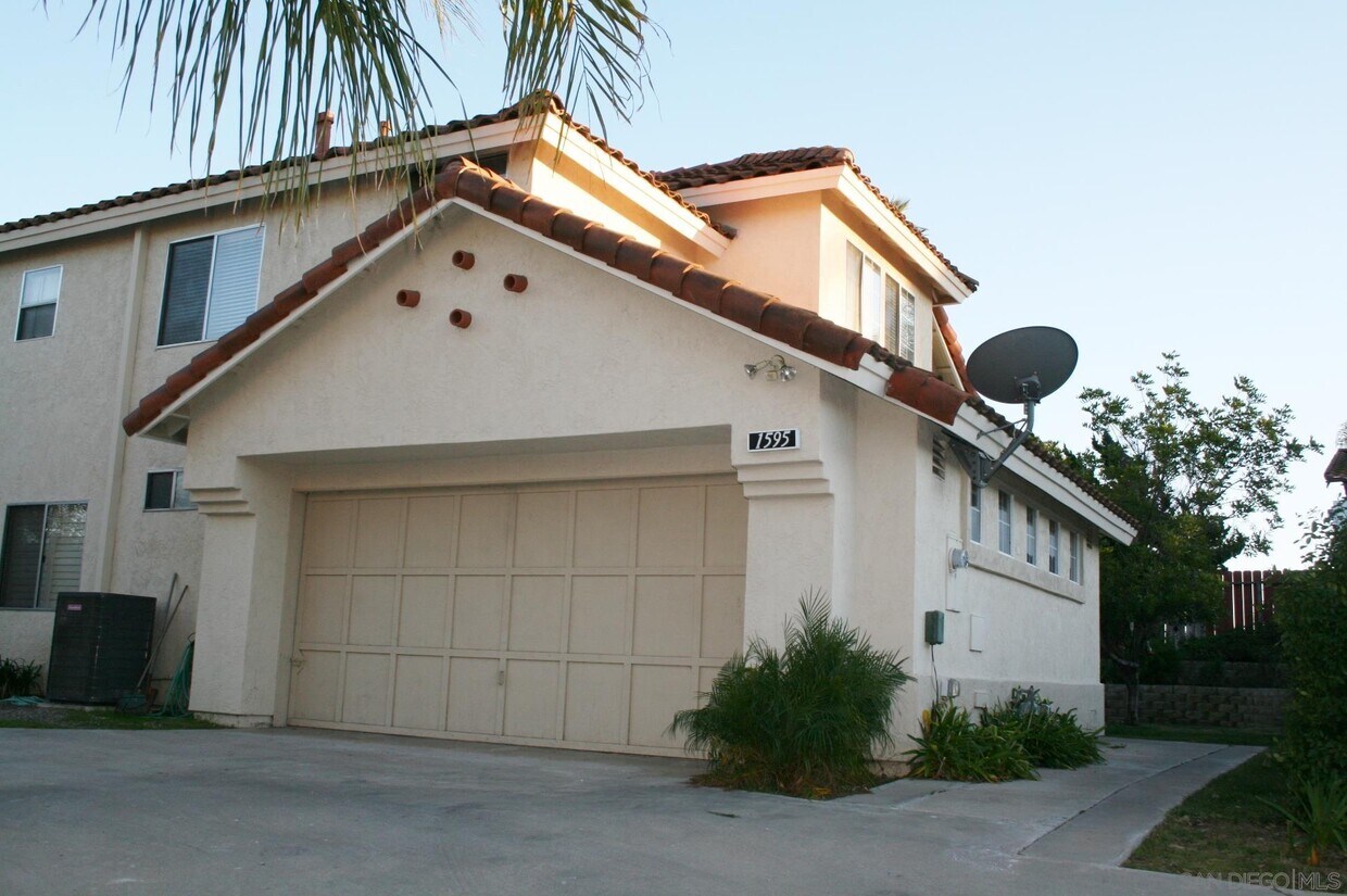 Primary Photo - 1595 Zephyr Ave