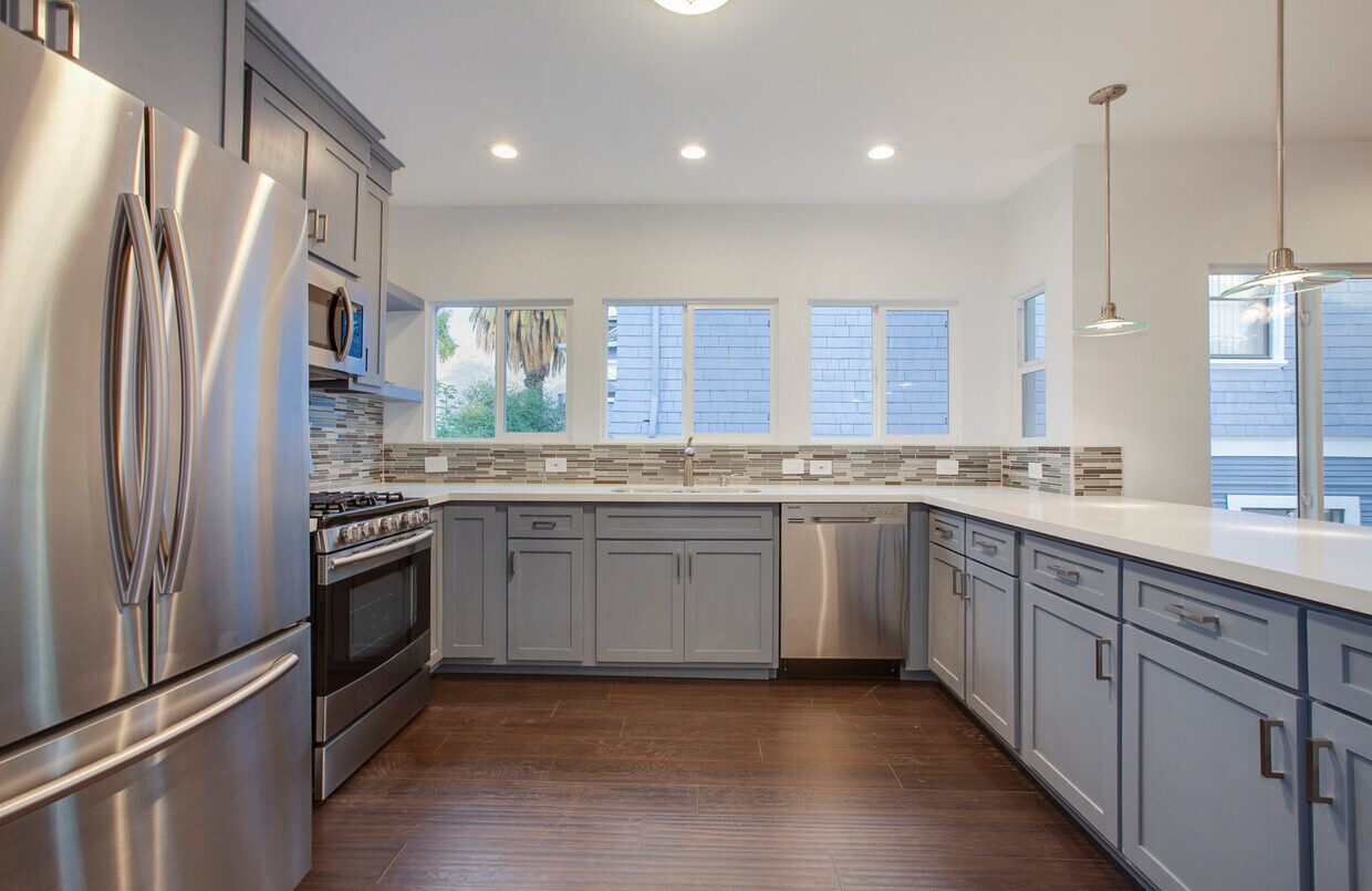 Foto principal - 2765 W 8th St