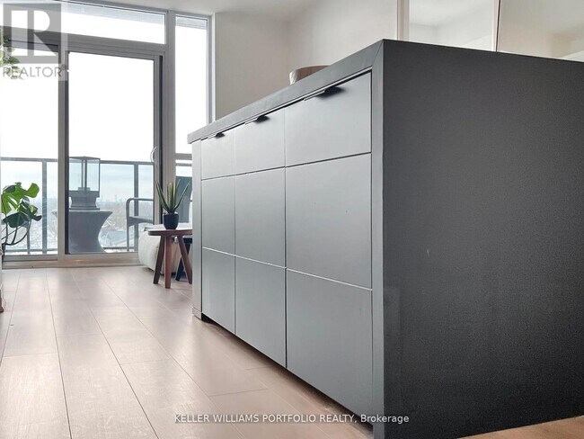 Photo du bâtiment - 2301 Danforth Ave