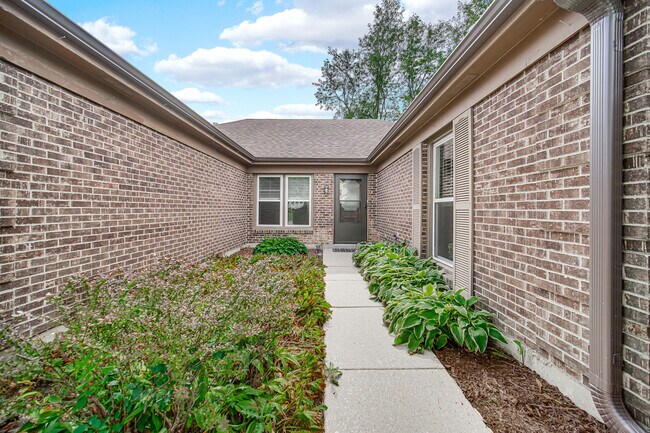 Building Photo - 1550 Jasper Dr