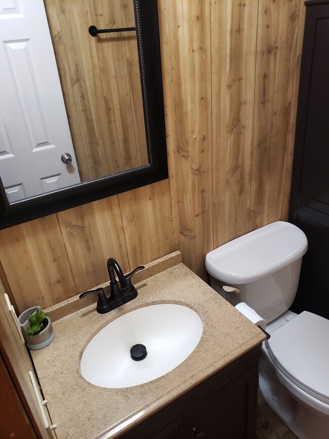 Foto del edificio - 7310 Pineview Dr