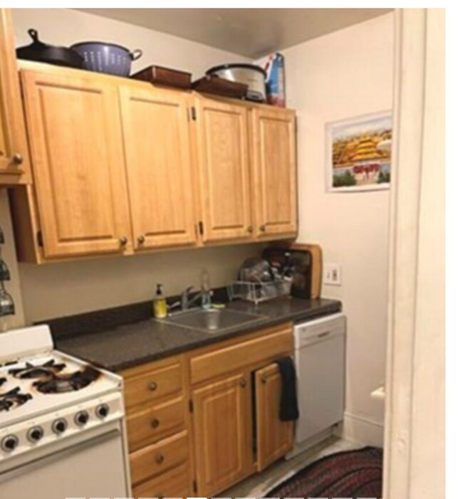 Building Photo - 469 Beacon St