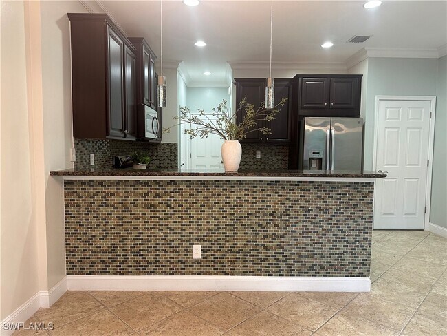 Building Photo - 15282 Summit Pl Cir