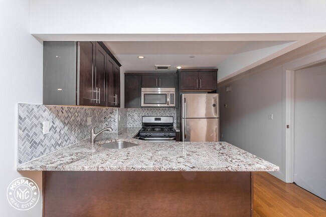 Foto del edificio - 588 Franklin Ave