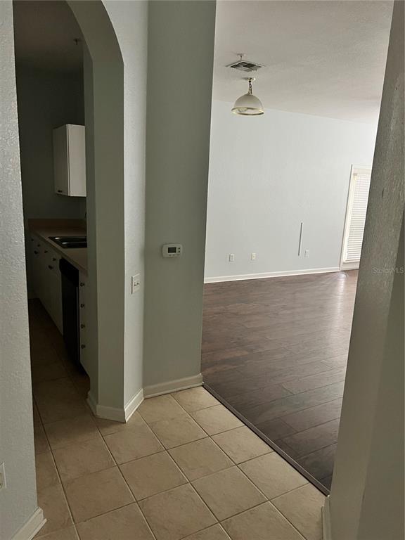 Building Photo - 2300 Silver Palm Dr