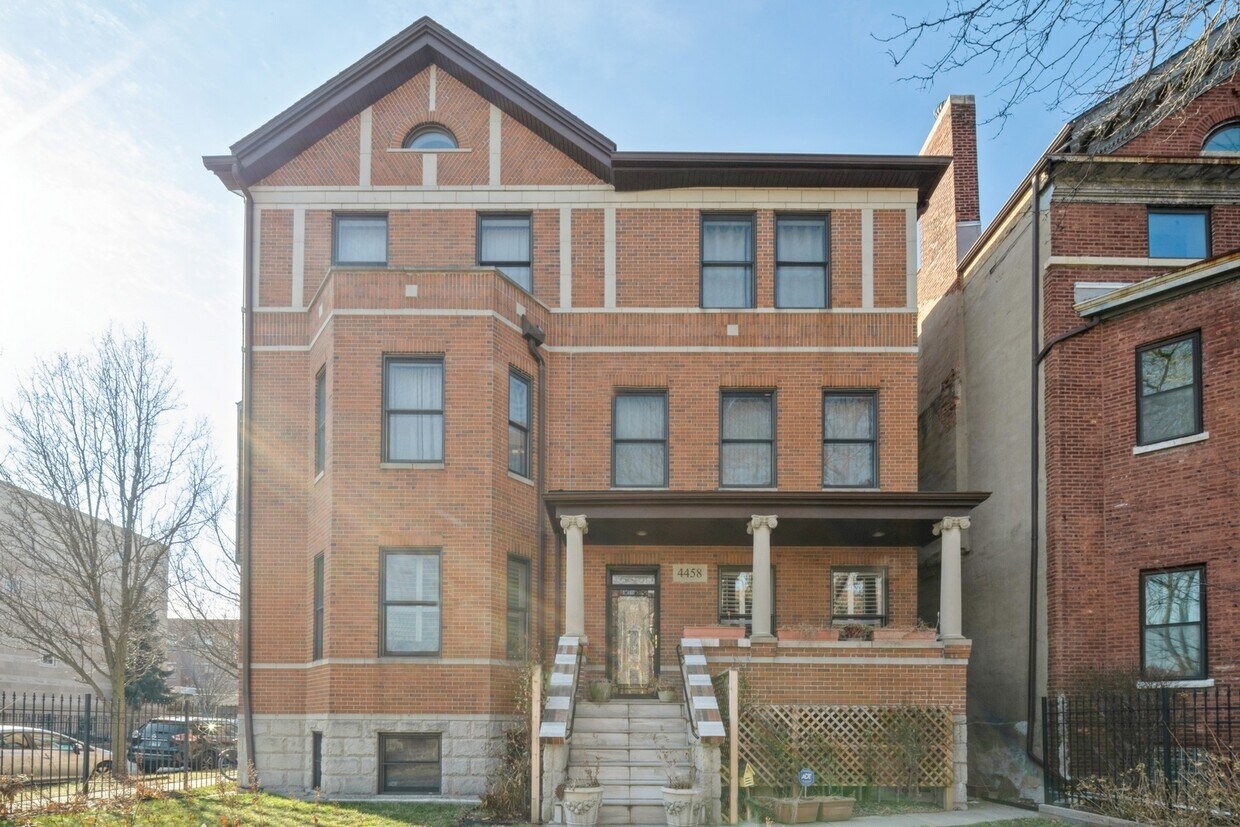 4458 S Greenwood Ave, Chicago, IL 60653 Townhome Rentals in Chicago