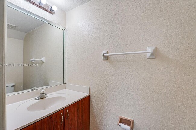 Foto del edificio - 631 SW 10th St