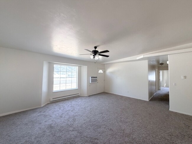 Building Photo - 1444 Evergreen Dr
