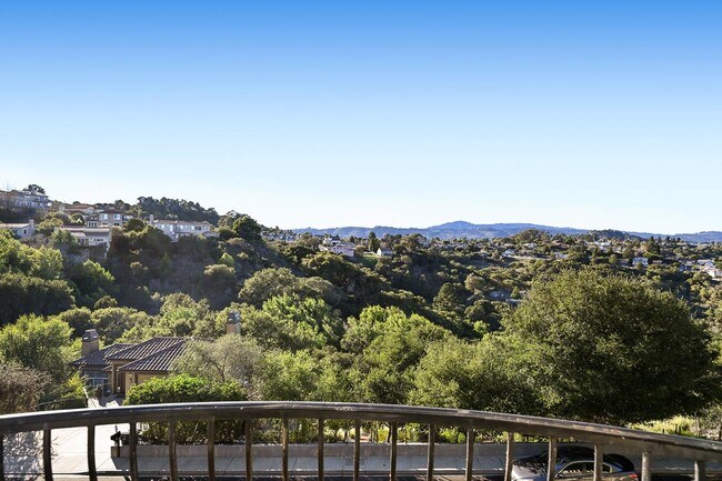 Foto del edificio - 3817 Naughton Ave