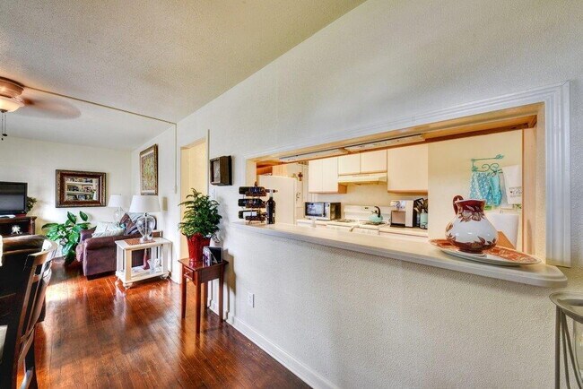 Foto del edificio - Unbeatable Location – Walk to the Guadalup...