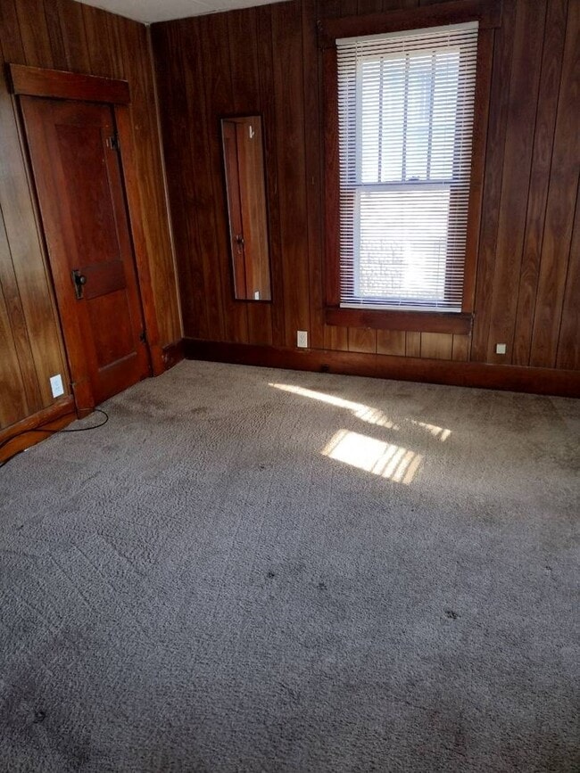 Foto del edificio - Two bedroom/one bathroom single family hou...