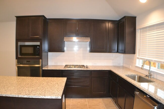 Building Photo - House For Lease in Maxwell!