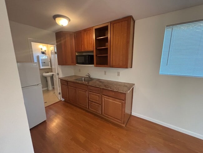 Building Photo - 552