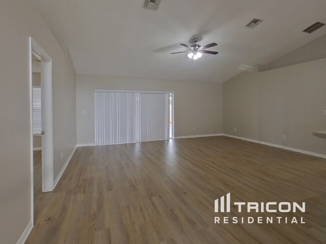 Building Photo - 4081 Lake Bluff Dr