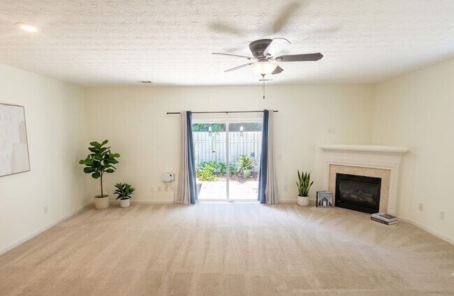 Building Photo - End Unit Townhome - Included in the RENT Water, Trash and Lawncare!