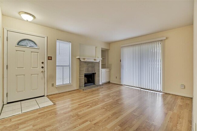 Foto del edificio - 3500 Tangle Brush Dr