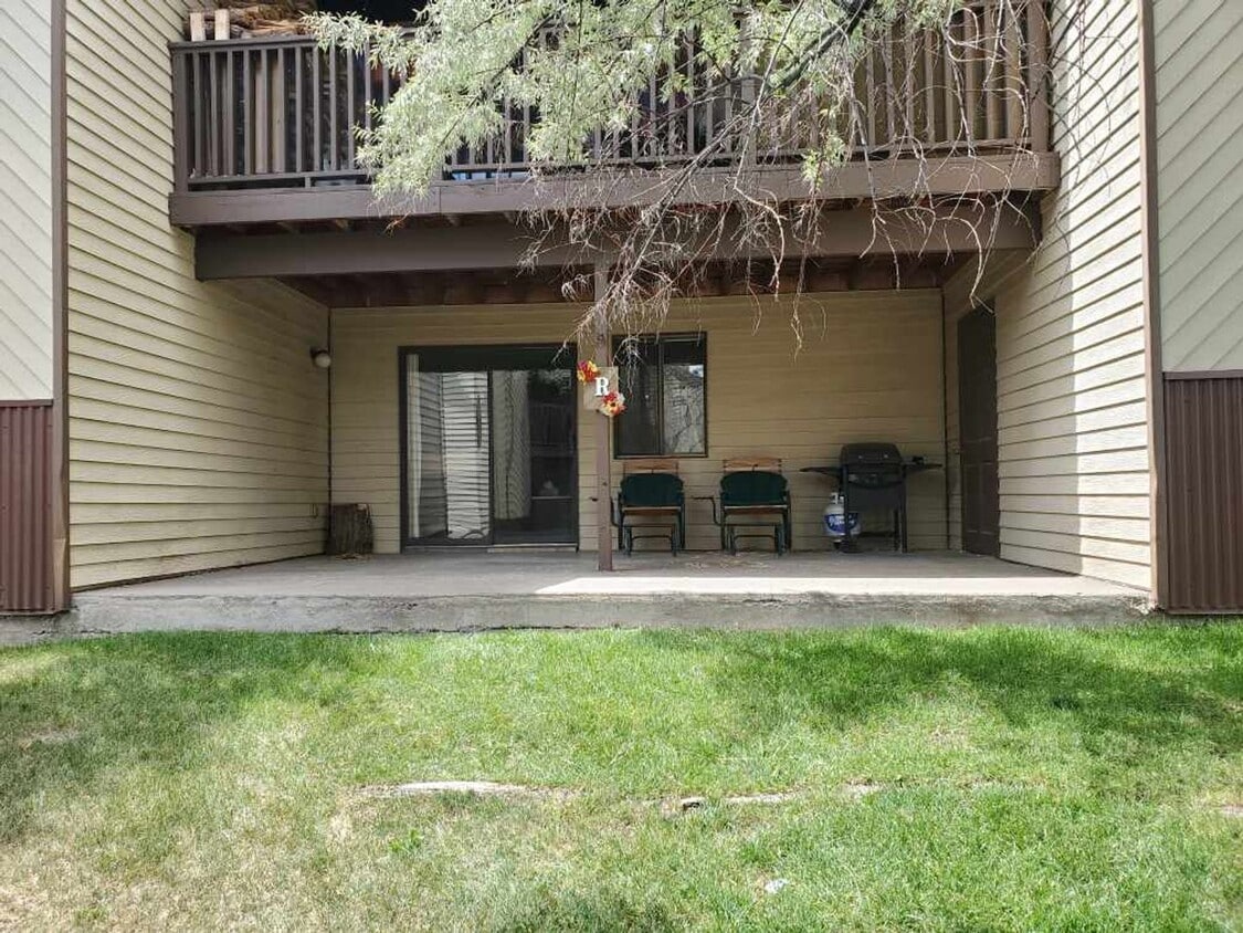 Primary Photo - 2 Bedroom 2 Bath Condo with Deck and Firep...
