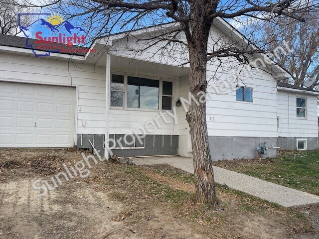 Primary Photo - Spacious 4-Bed, 2-Bath Home for Rent in Jo...