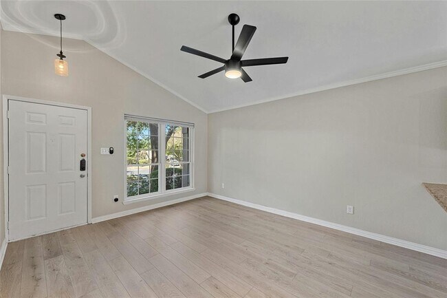 Building Photo - 1015 E Yager Ln