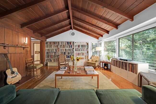 Foto del edificio - 7503 Willow Glen Rd