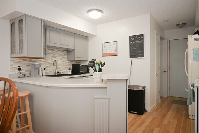 Foto del edificio - Beautiful updated Townhome! 3 Bedroom 2 1/...