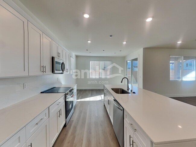 Building Photo - 8935 Dwarf Chin Ave