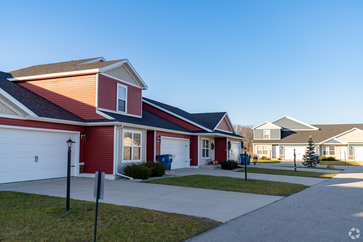 Perry Creek Townhomes Midland, MI Apartments in Midland, MI