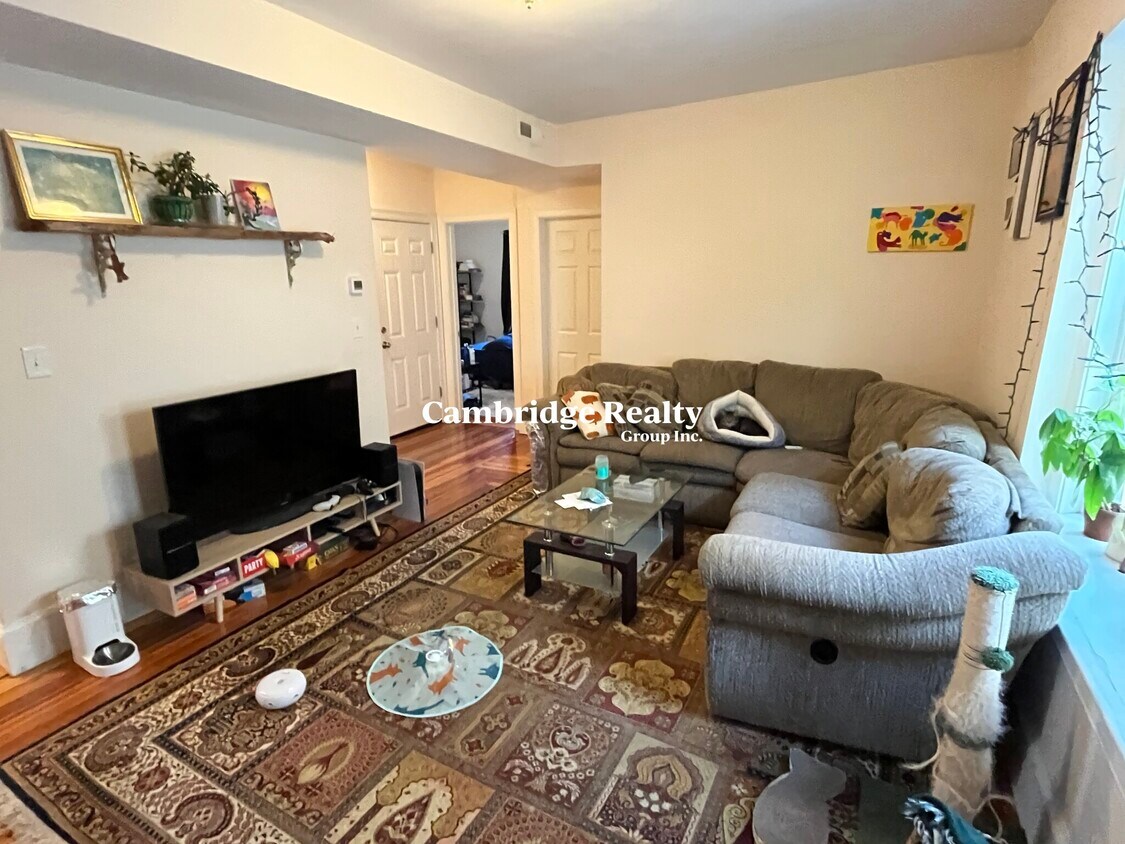 Primary Photo - 24 Willard Ave