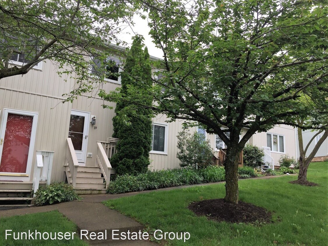 Primary Photo - 3 br, 1.5 bath House - 19 Village Square