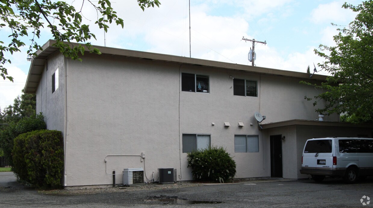 Building Photo - 5712 Kenneth Ave