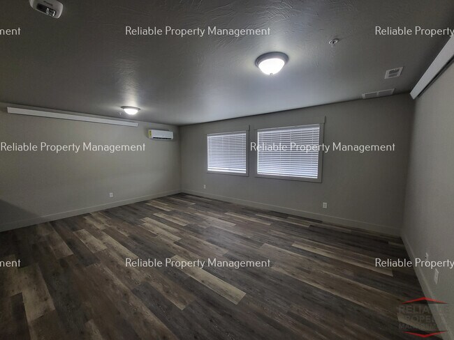 Foto del edificio - 6325 N Silver Fox Rd