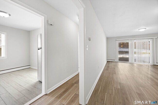 Foto del edificio - 63 Creamery Rd