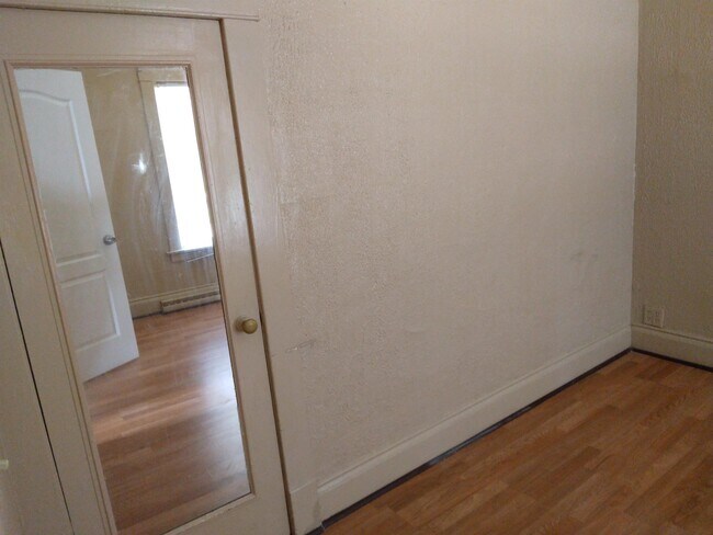 Foto del edificio - 15 Bronson Ave