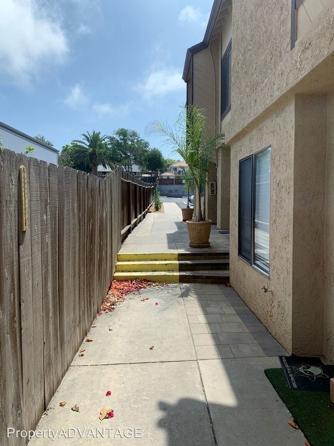 Building Photo - 3300 Eureka Pl