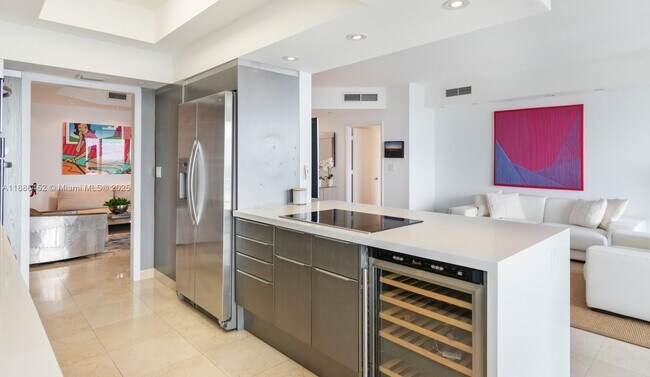Foto del edificio - 7000 Island Blvd
