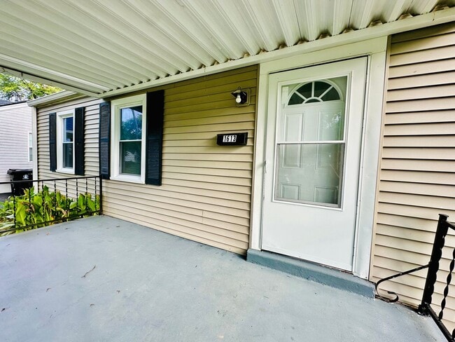 Building Photo - 2BR off Taylor Blvd with open floor plan n...
