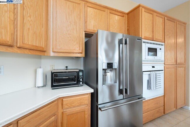 Building Photo - 1361 Crescent Dr