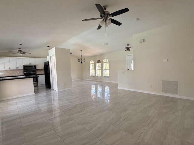 Foto del edificio - 790 SE Ablett Ln