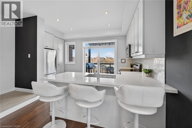 Building Photo - 35 Midhurst Heights