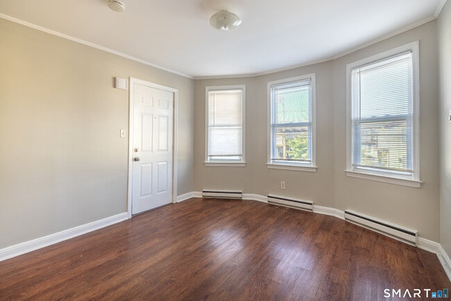 Foto del edificio - 793 Brewster St
